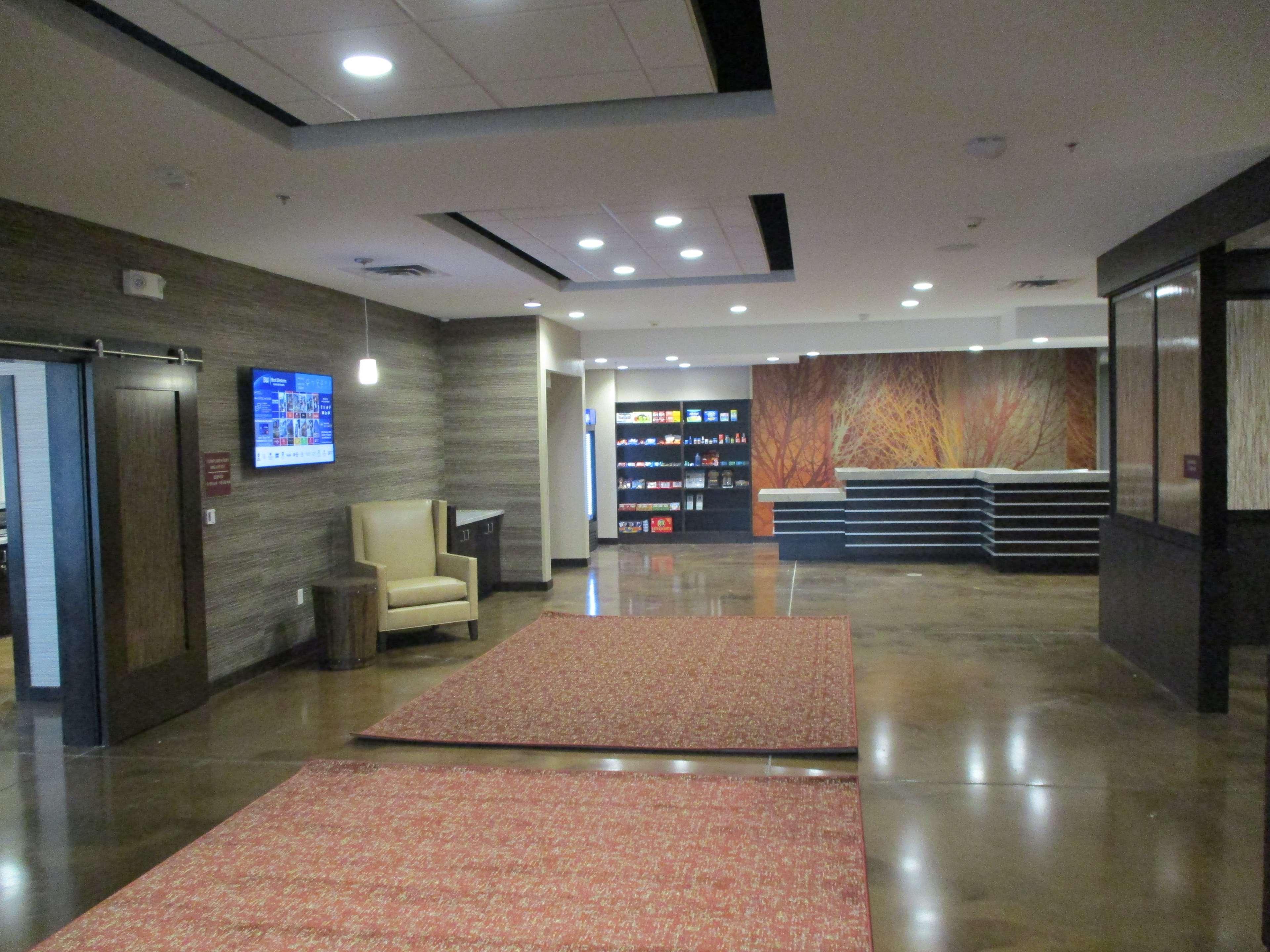 Best Western Plus Lakeview Hotel Madison Екстериор снимка