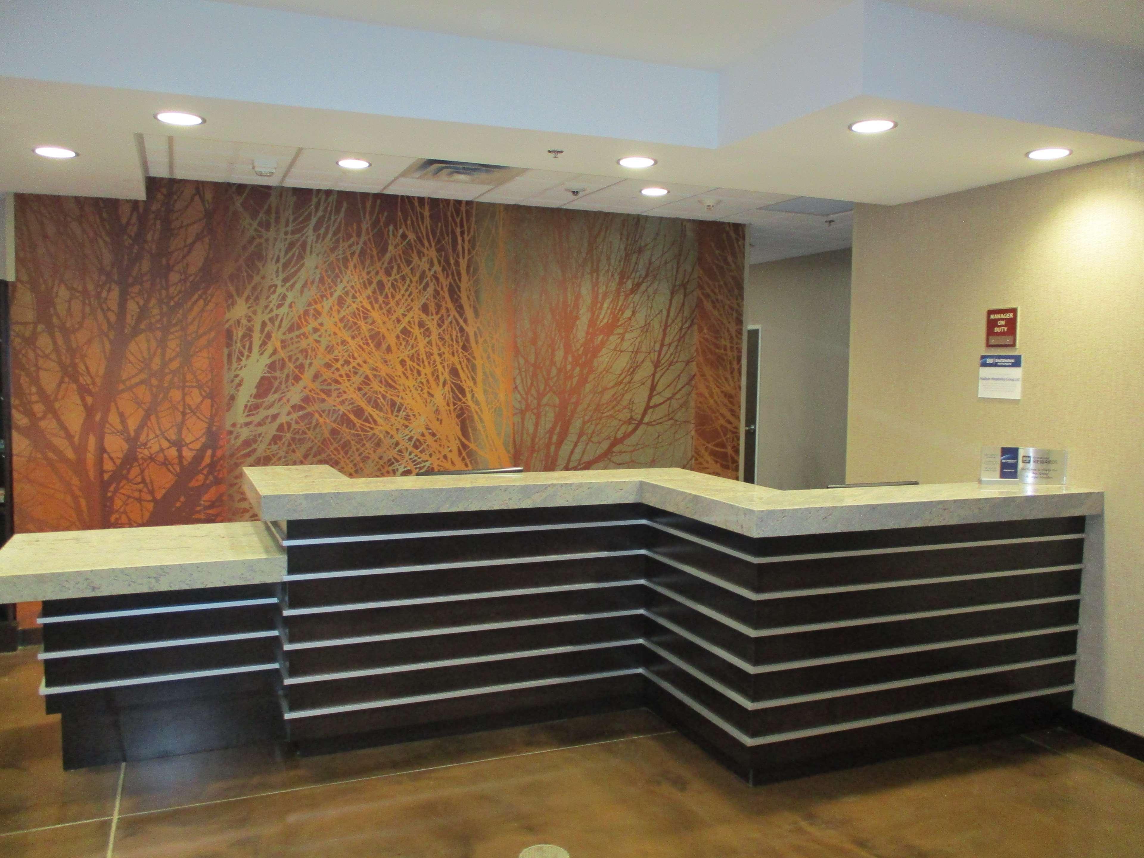 Best Western Plus Lakeview Hotel Madison Екстериор снимка