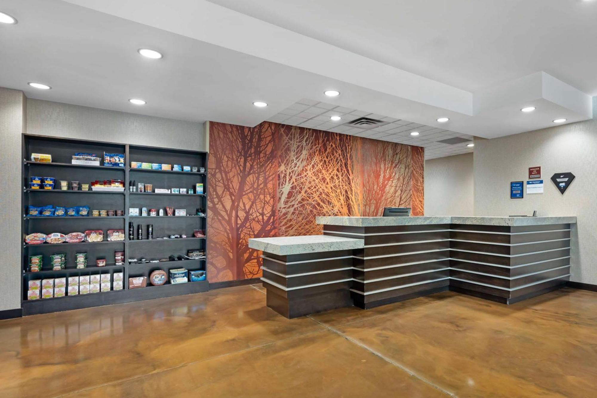 Best Western Plus Lakeview Hotel Madison Екстериор снимка