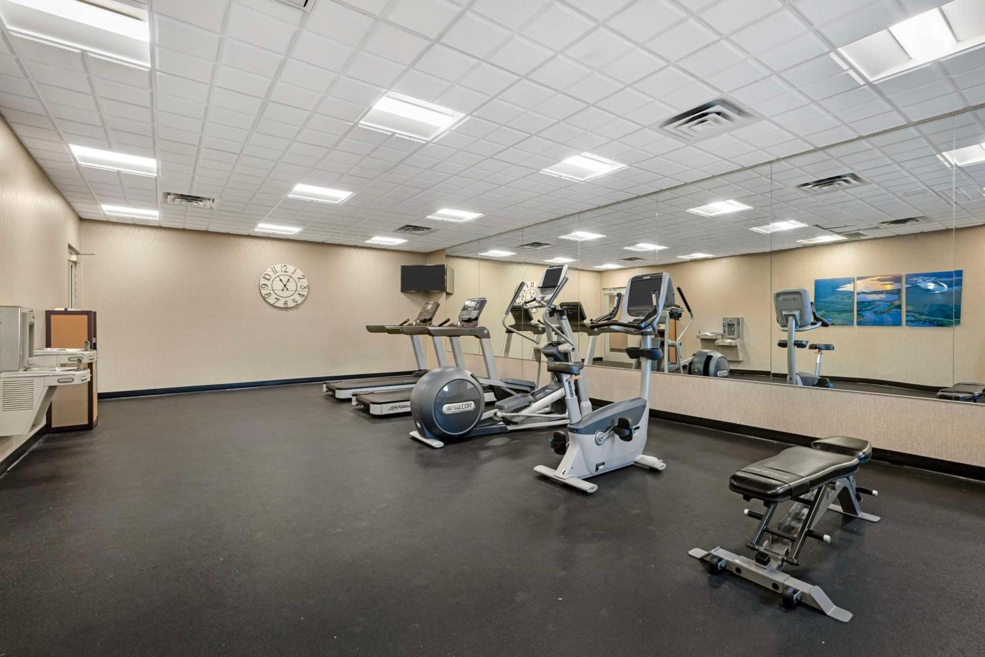 Best Western Plus Lakeview Hotel Madison Екстериор снимка