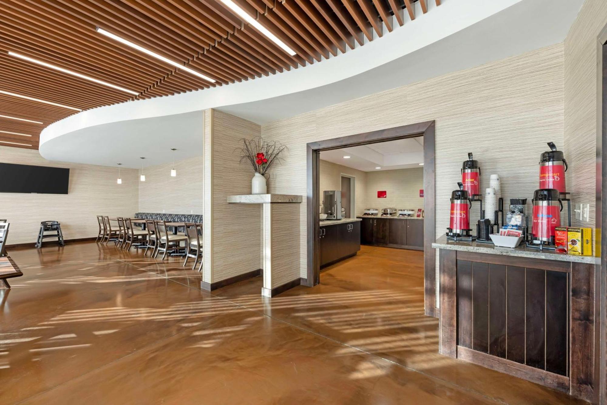 Best Western Plus Lakeview Hotel Madison Екстериор снимка