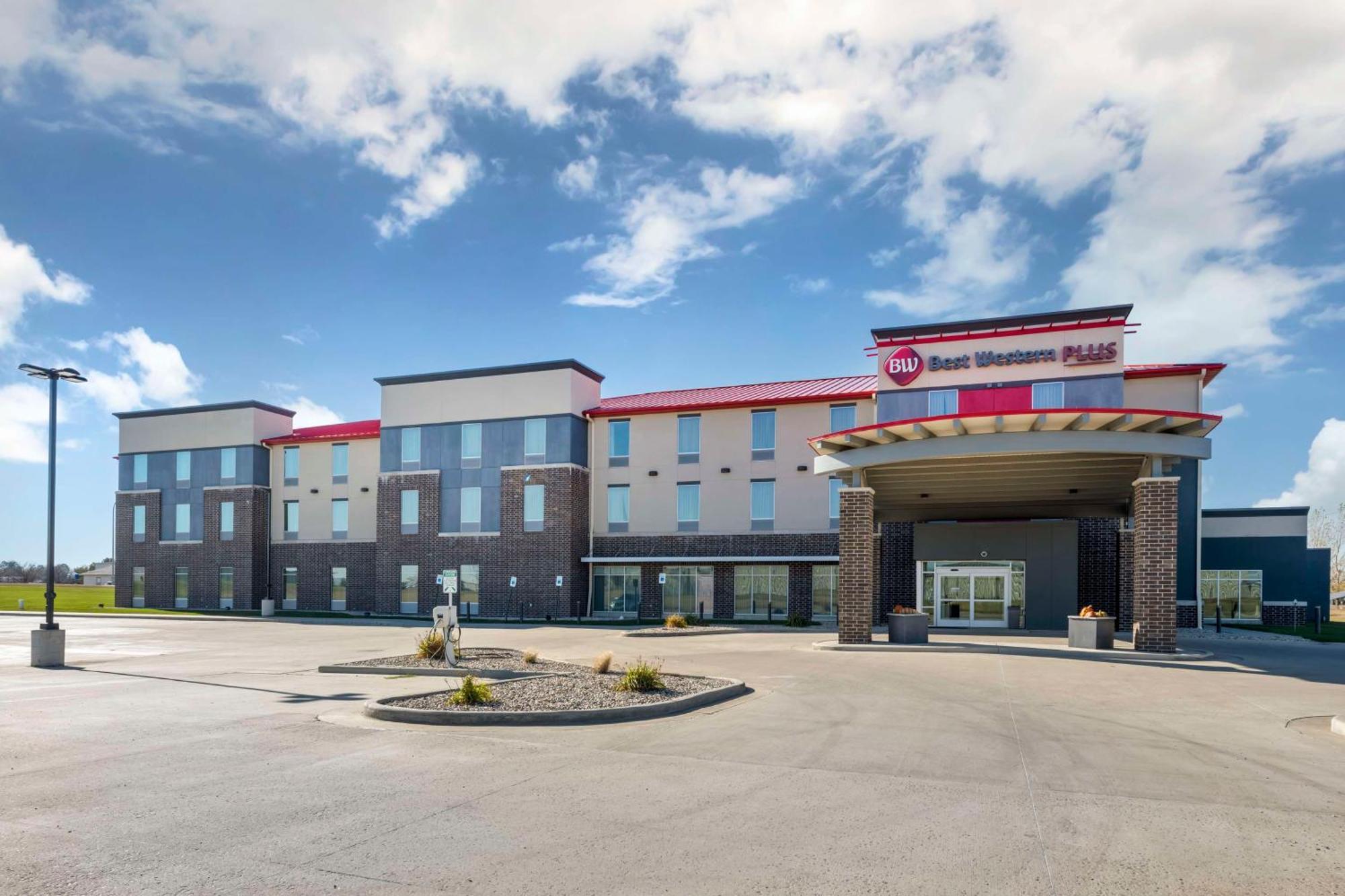 Best Western Plus Lakeview Hotel Madison Екстериор снимка