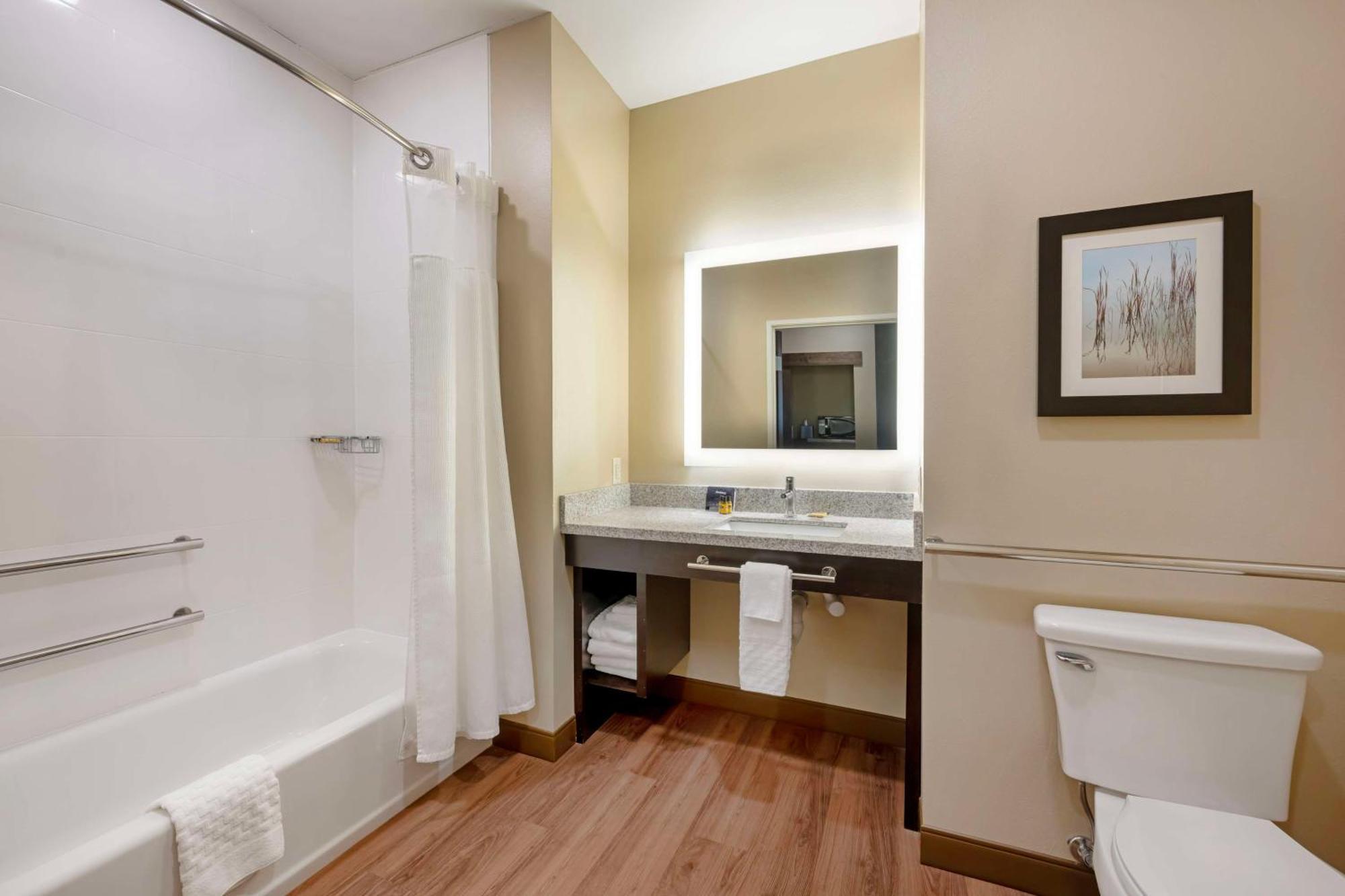 Best Western Plus Lakeview Hotel Madison Екстериор снимка