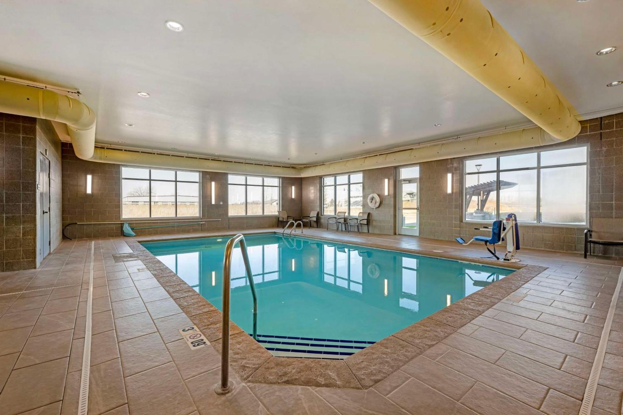 Best Western Plus Lakeview Hotel Madison Екстериор снимка
